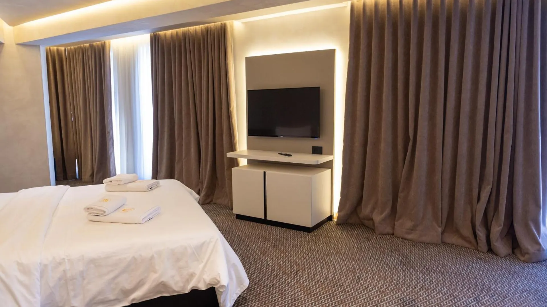 ****  Mattis Hotel ティラナ アルバニア