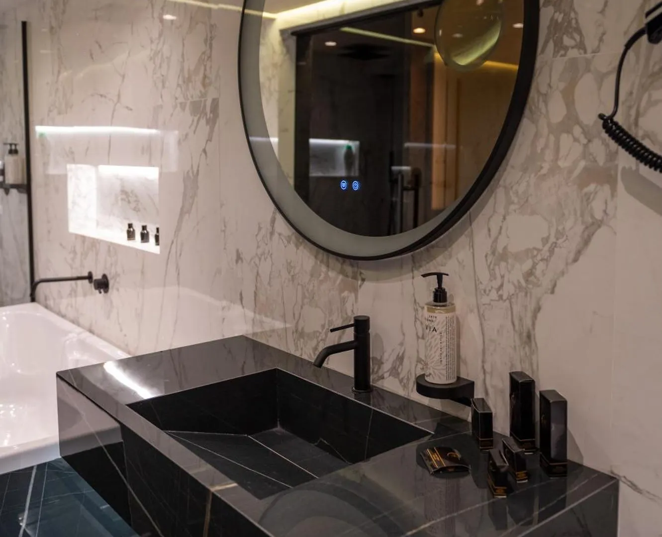 Mattis Hotel تيرانا 4*,  ألبانيا