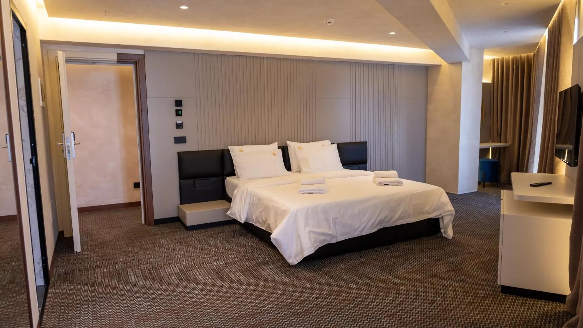 Mattis Hotel تيرانا 4*,