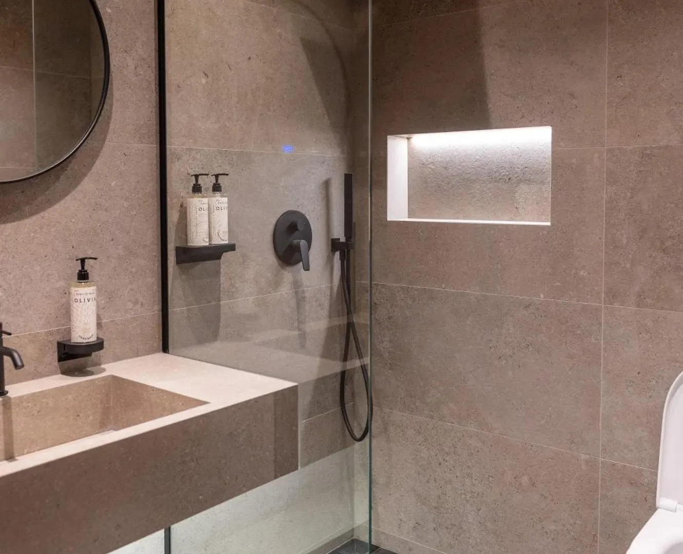 Mattis Hotel تيرانا 4*,
