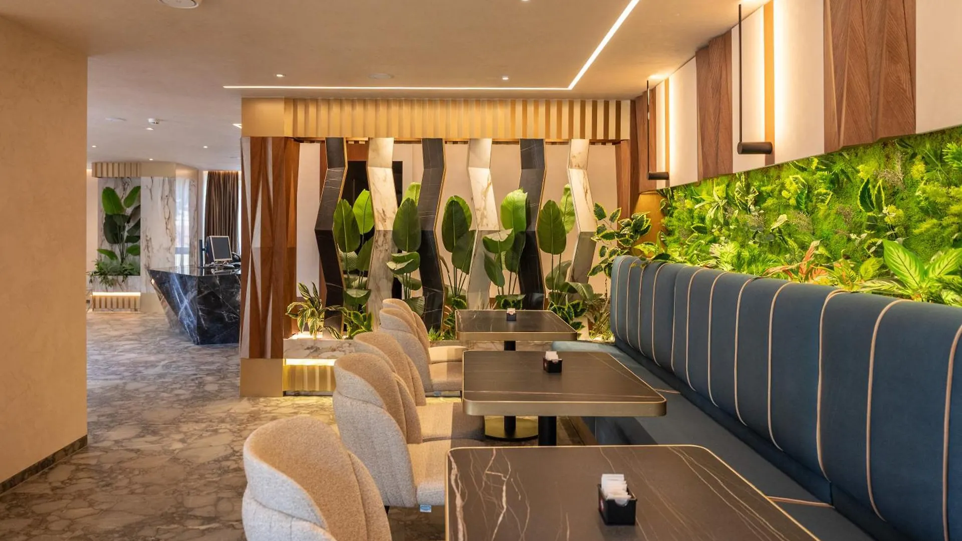 Mattis Hotel تيرانا 4*,  ألبانيا