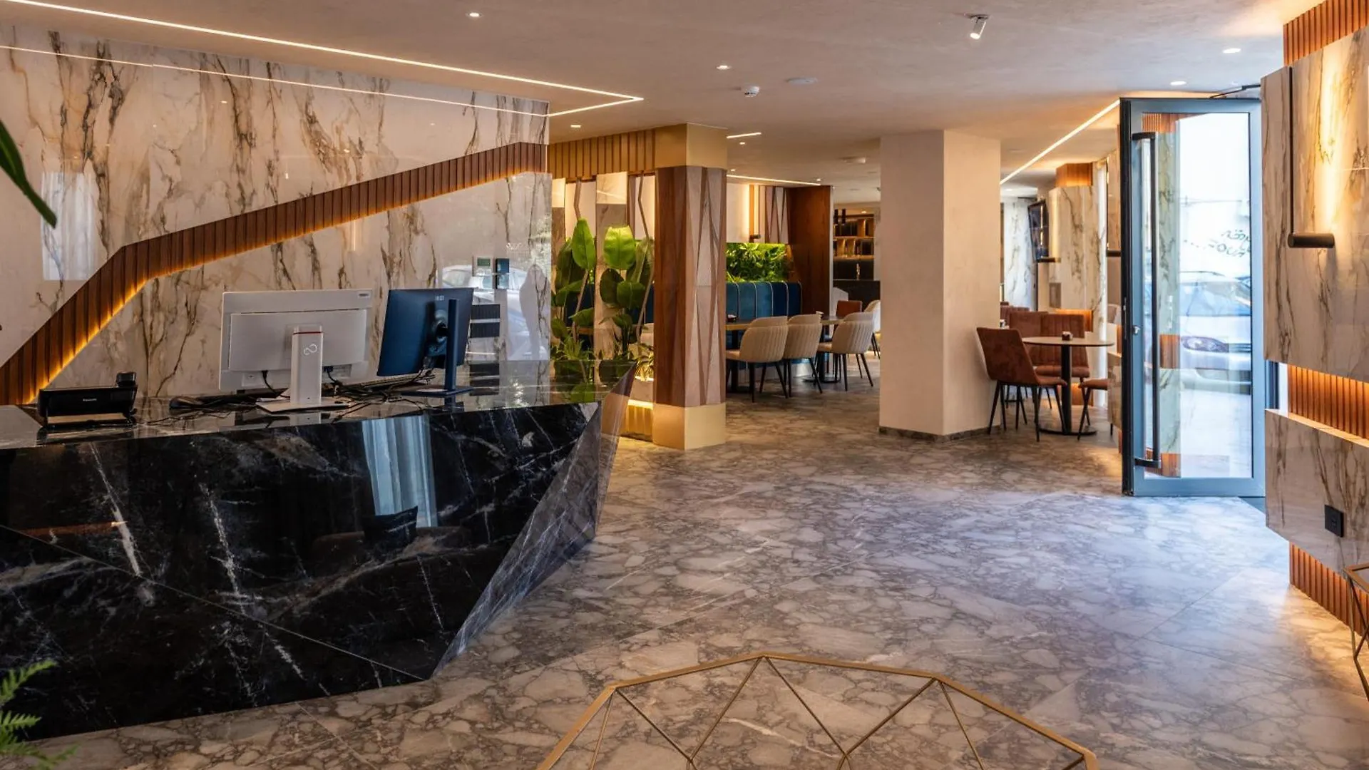 Mattis Hotel ティラナ