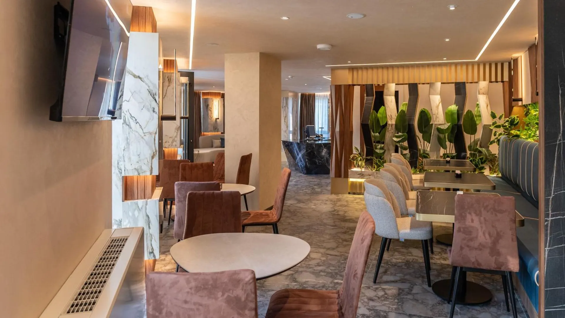 Mattis Hotel تيرانا 4*,  ألبانيا