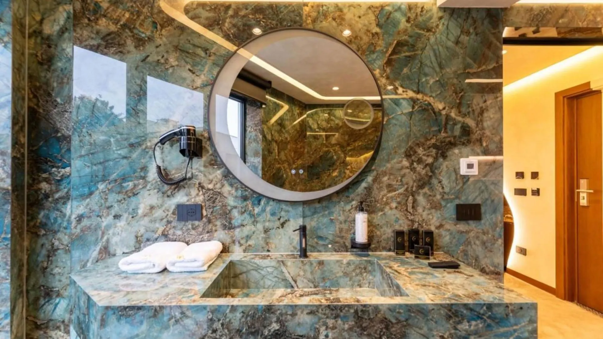 Mattis Hotel تيرانا